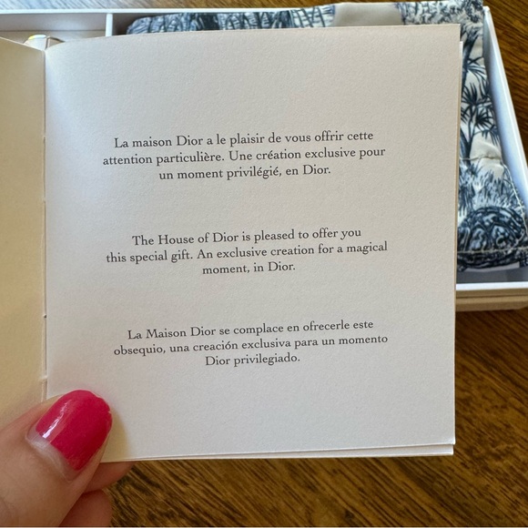 ⚡️Limited Edition Dior Set - Drawstring Bag & Refillable Miss Dior Travel - Picture 4 of 9